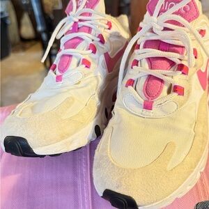 Nike Women's Shoes in Cream and Pink